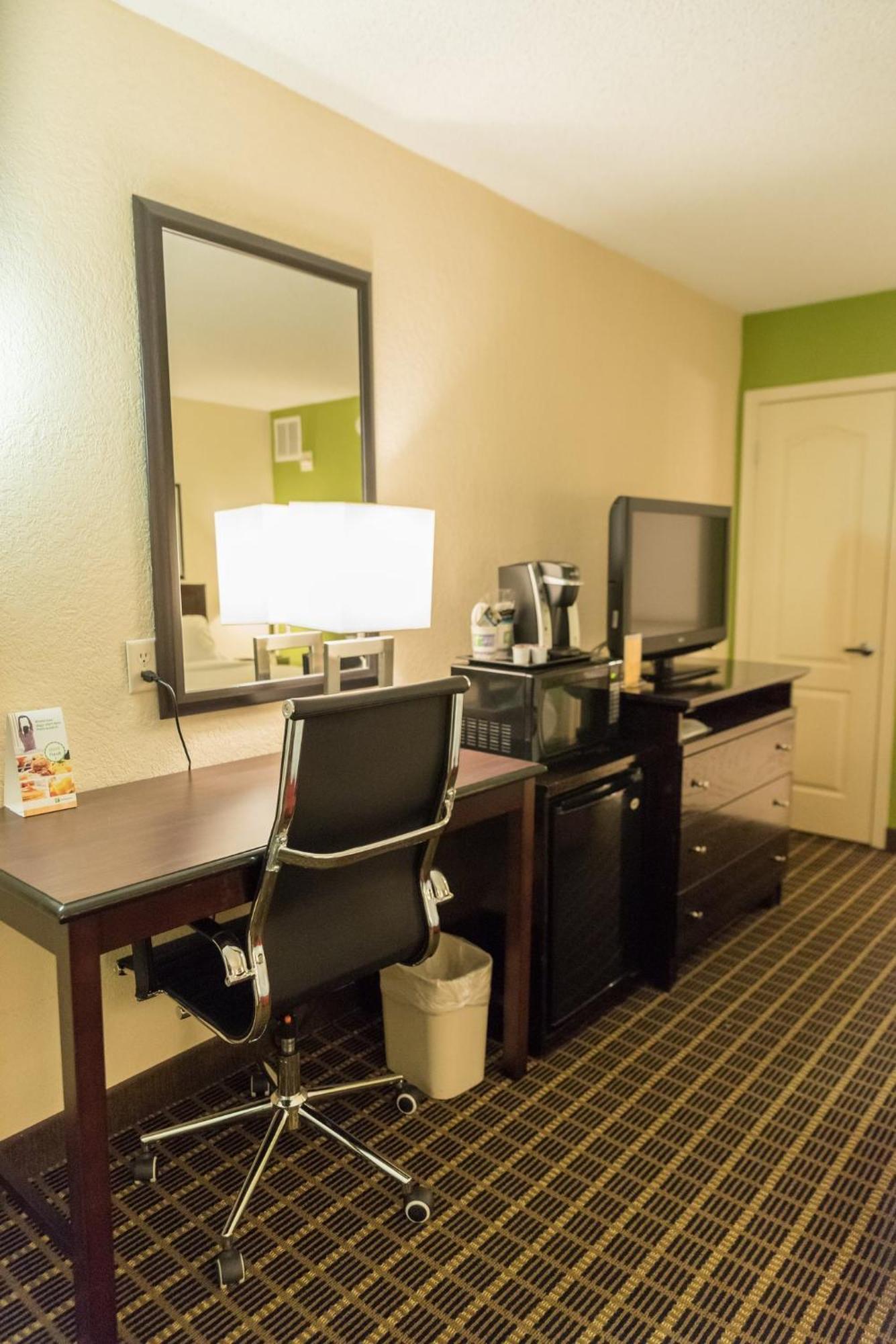Holiday Inn Hazlet By Ihg Exterior photo